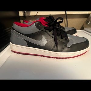 Jordan 1 low color bred grey 553558-012 like new great conditions